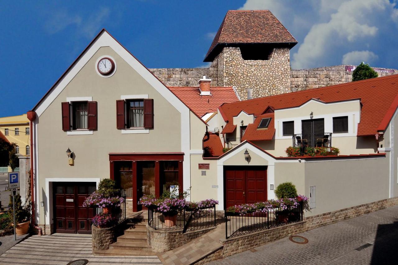 Patria Panzio Bed & Breakfast Eger Ngoại thất bức ảnh