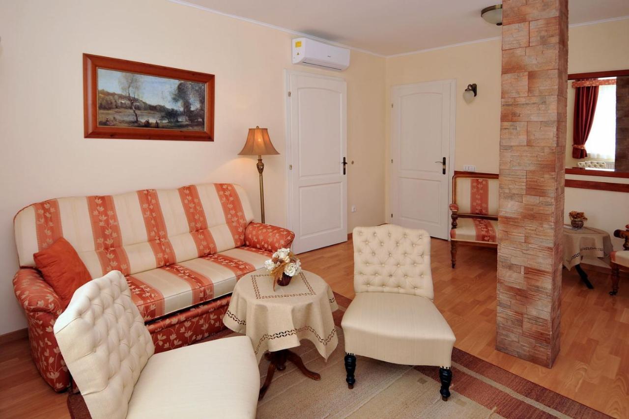 Patria Panzio Bed & Breakfast Eger Ngoại thất bức ảnh